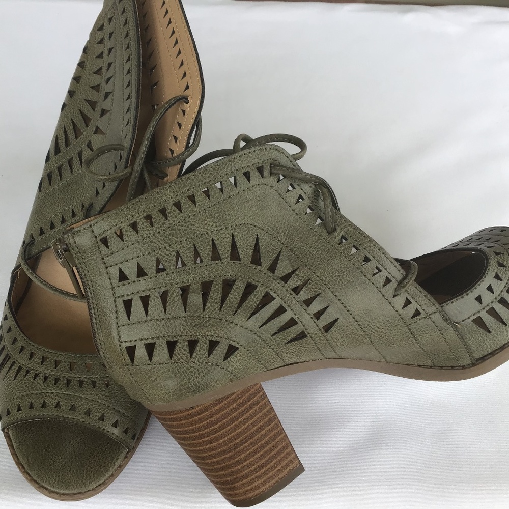 Maurice’s size 8M grey women’s ankle evening, work, shoes